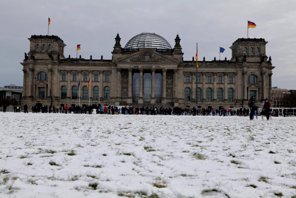 Platz der Republik and Reichstag building Berlin with snow 2021-02-06 02