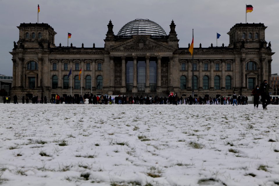 Platz der Republik and Reichstag building Berlin with snow 2021-02-06 03