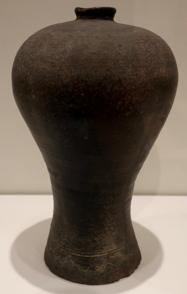 Plum blossom vase (Maebyong), Goryeo dynasty, Honolulu Museum of Art 3464.1