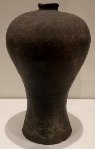 Plum blossom vase (Maebyong), Goryeo dynasty, Honolulu Museum of Art 3464.1