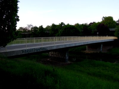 Pleißebrücke im agra-Park zur Ökoschule führend im Mai 2017a