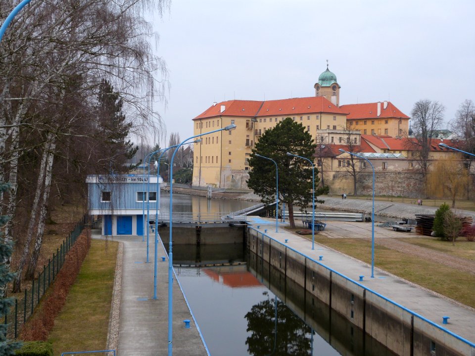 Plavební komora a zámek Poděbrady