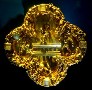 Pluvial clasp, Denkendorfer Chorherrentstift, Denkendorf, Kreis Esslingen, Oberrhein, c. 1470, gilt silve and precious stones - Landesmuseum Württemberg - Stuttgart, Germany - DSC03129