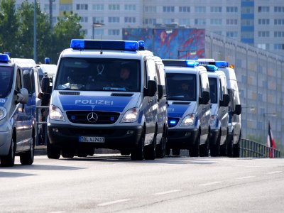 Police on the Lichtenberger Brücke in Berlin in front of the "Heß-Marsch" Demonstration 20