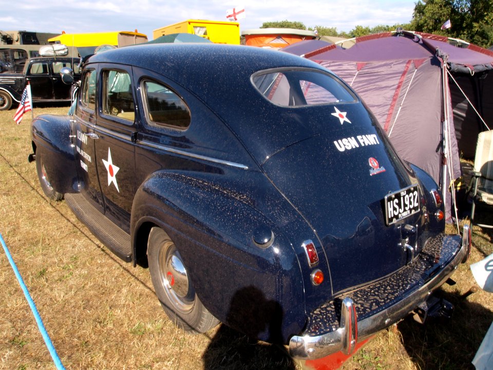 Plymouth Deluxe (1940) with US naval indications