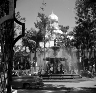 Plein bij het Capitolo in Caracas in Venezuela, Bestanddeelnr 252-8447