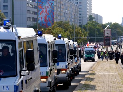 Police on the Lichtenberger Brücke in Berlin in front of the "Heß-Marsch" Demonstration 18