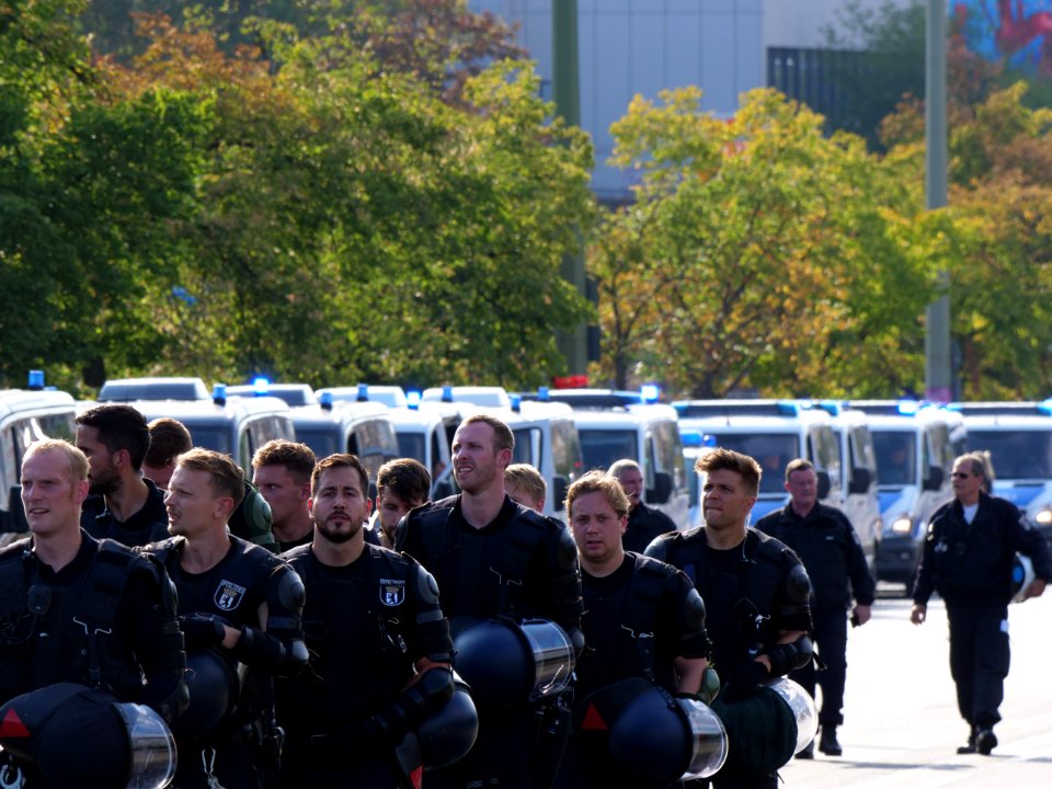 Police on the Lichtenberger Brücke in Berlin in front of the "Heß-Marsch" Demonstration 15