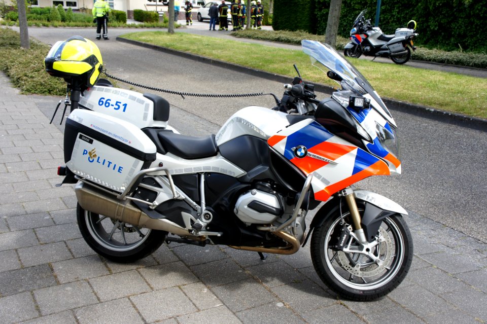 Police motorbike BMW R1200RT, Unit 66-51. pic1