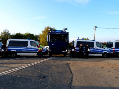 Police in front of a motorway junction at Ende Gelände 28-10-2018 02