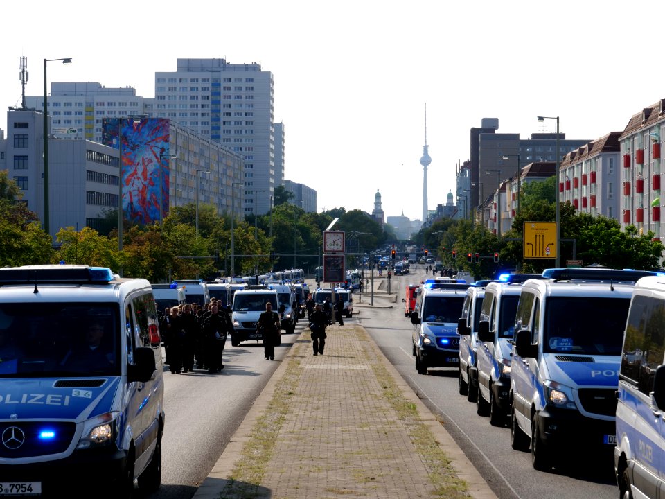 Police on the Lichtenberger Brücke in Berlin in front of the "Heß-Marsch" Demonstration 02