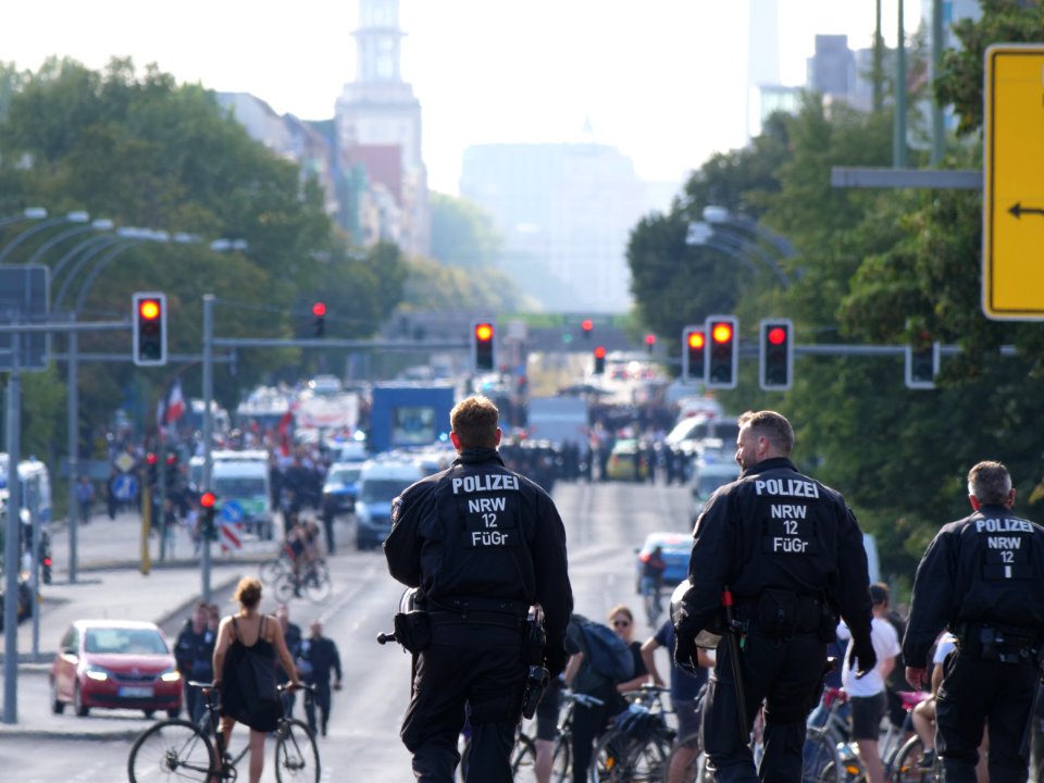 Police on the Lichtenberger Brücke in Berlin in front of the "Heß-Marsch" Demonstration 10