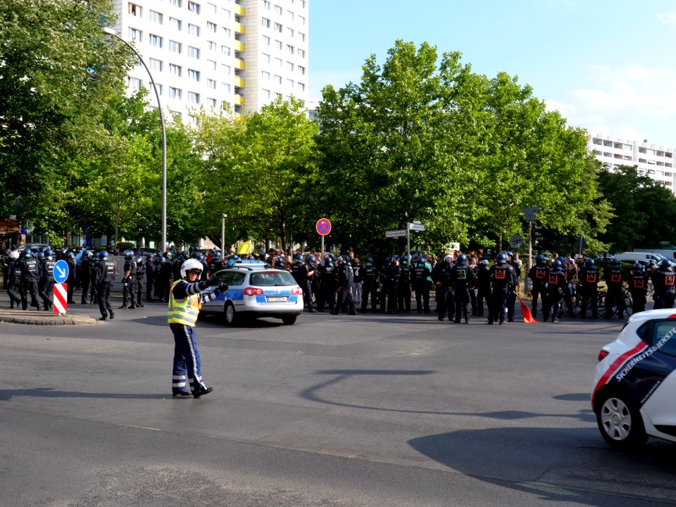 Police on the Ruschestraße in Berlin in front of the "Heß-Marsch" Demonstration 03