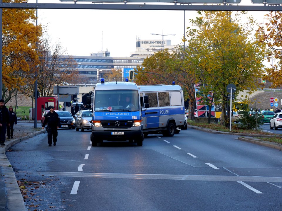 Police controlling at Tegel during AmBodenBleiben protest Berlin 2019 15