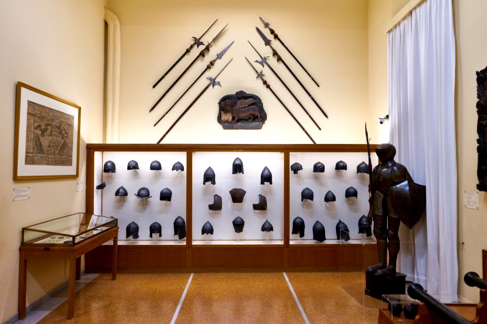 Polearms, a Venetian consulate emblem, helmets and cuirasses, a suit of armour, marine couleuvrines and cannon projectiles