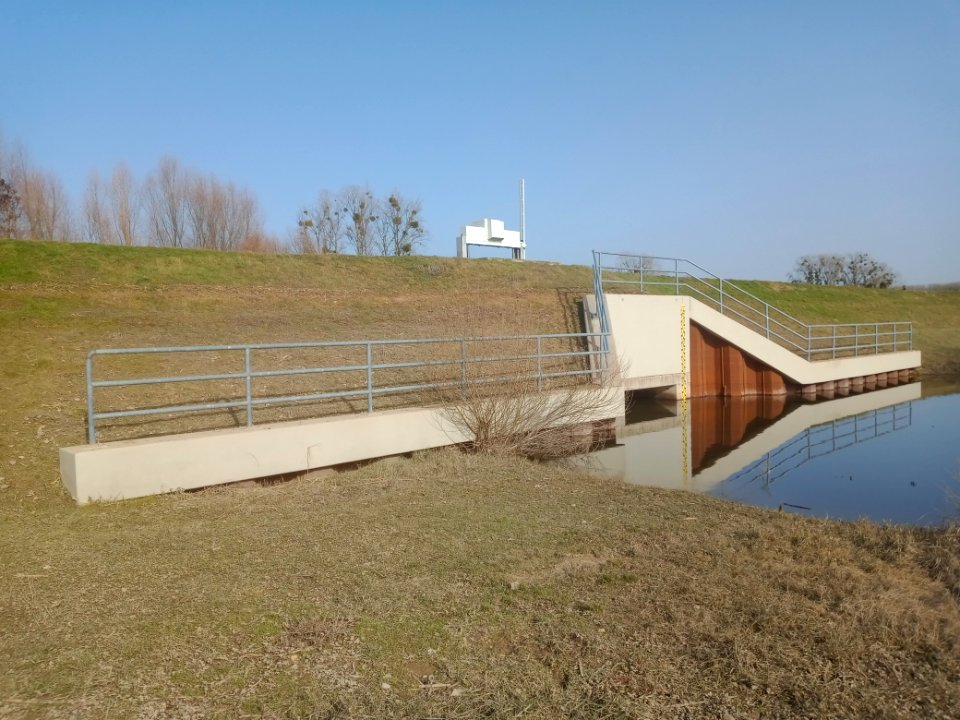 Polder Wörth Jockgrim Durchlass im Trenndeich