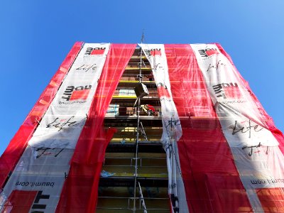 Počátek zateplování paneláku na Bzenecké 20190323 144456