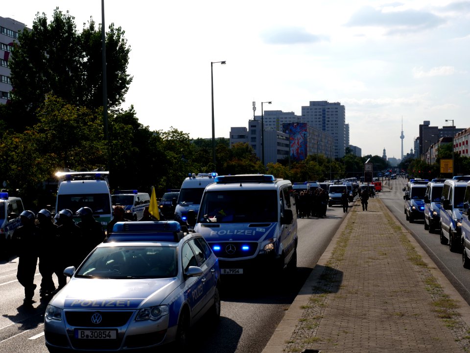 Police on the Lichtenberger Brücke in Berlin in front of the "Heß-Marsch" Demonstration 03
