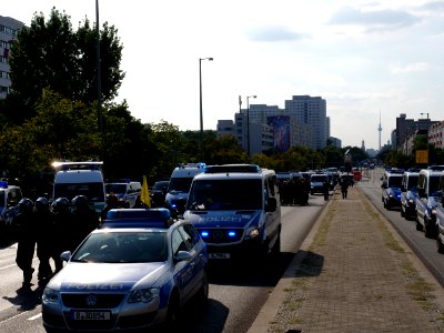 Police on the Lichtenberger Brücke in Berlin in front of the "Heß-Marsch" Demonstration 03