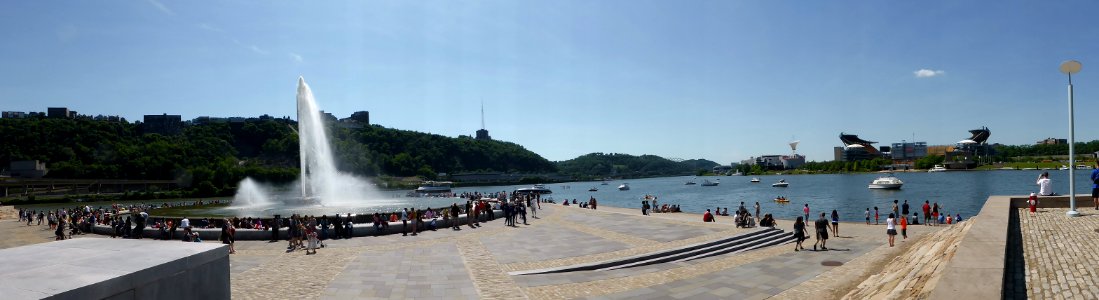 Point-state-park-fountain-panorama
