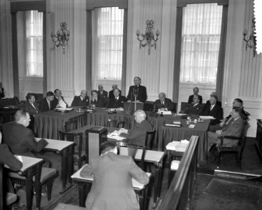 Polen. Regeringsverklaring in de Tweede Kamer . De regeringstafel van links naar, Bestanddeelnr 908-0929