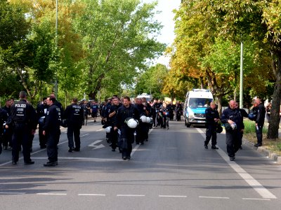 Police on the Ruschestraße in Berlin in front of the "Heß-Marsch" Demonstration 02