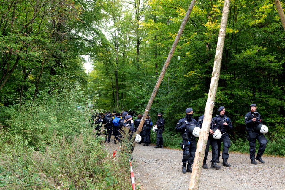 Police at Maulbach forest 2020-10-05 03