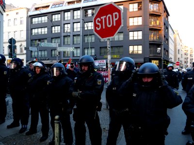 Police between "Wir für Deutschland" Demonstration and the counter-demonstration 01
