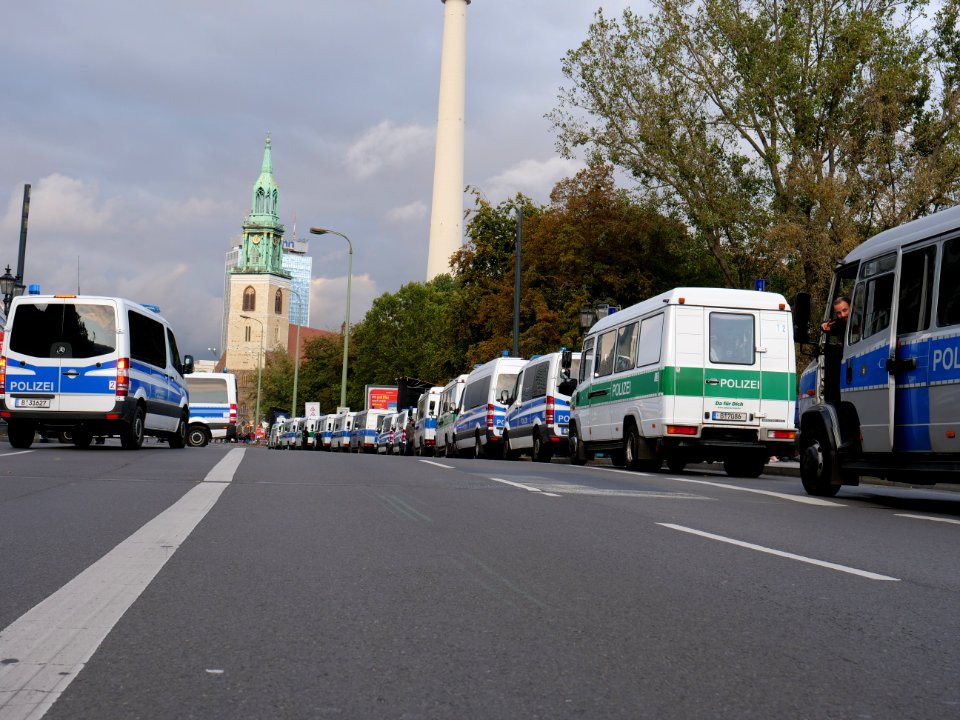 Police at demonstration of Wir für Deutschland 2019-10-03 02