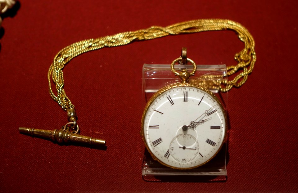 Pocket watch owned by Louis-Alexandre Tascherau, Premier of Quebec, early 1900s, gold case - Château Ramezay - Montreal, Canada - DSC07585