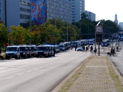 Police on the Lichtenberger Brücke in Berlin in front of the "Heß-Marsch" Demonstration 04