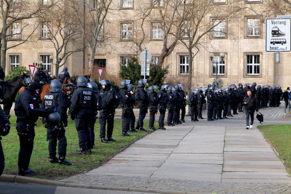 Police at Dresden protest 2020-02-15 27