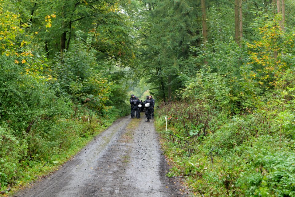 Police at Maulbach forest 2020-10-06 01