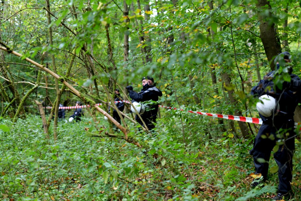 Police at Maulbach forest 2020-10-05 09