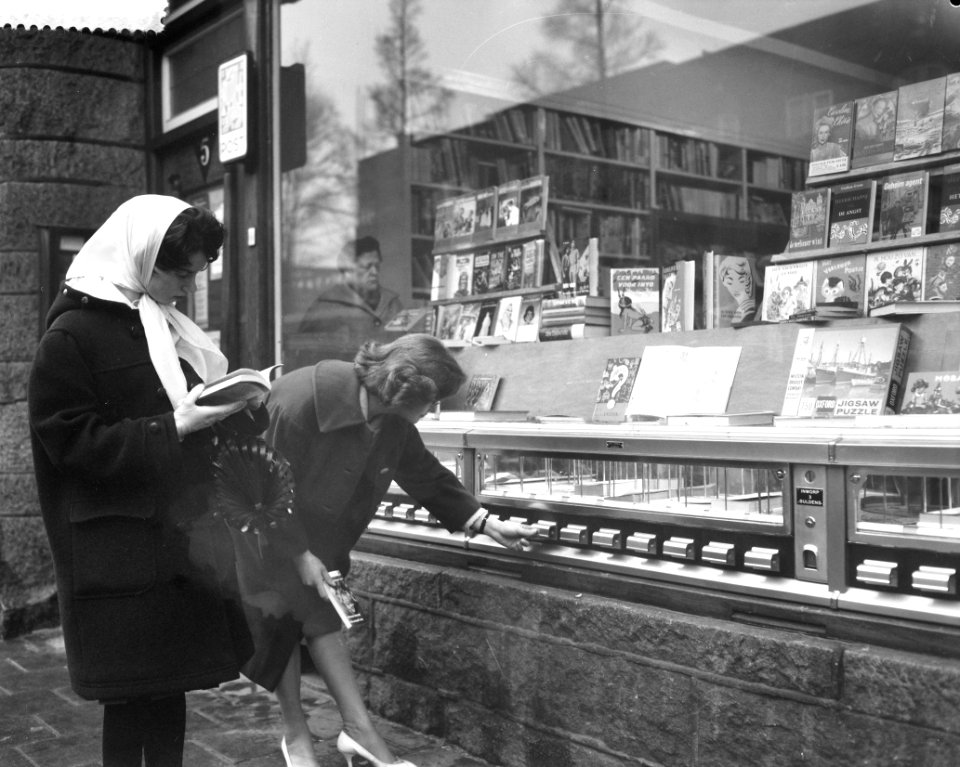 Pocketboekautomaat in de Torn Krusemanstraat te Amsterd, Bestanddeelnr 911-0179