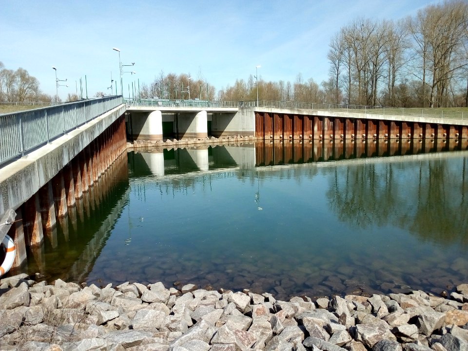 Polder Rheinschanzinsel, Ein- & Auslassbauwerk