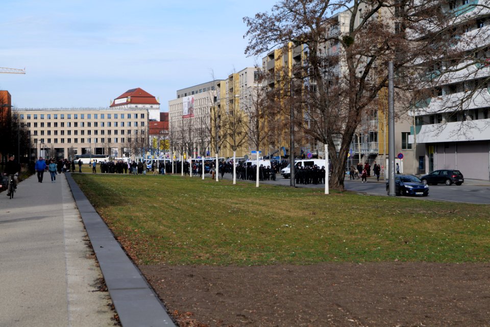 Police at Dresden protest 2020-02-15 03