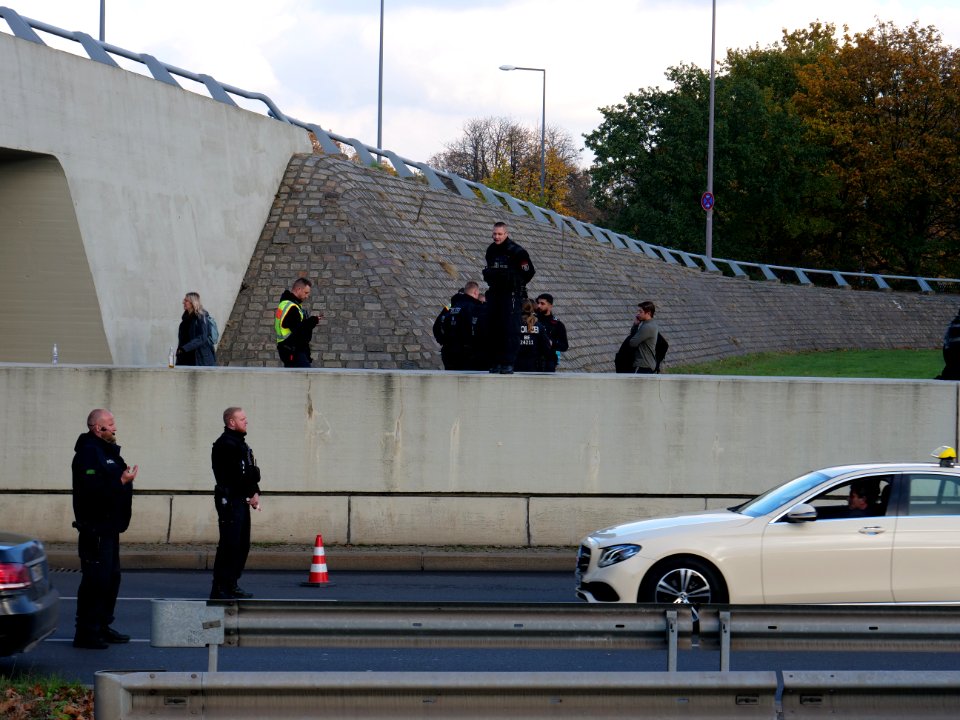 Police controlling at Tegel during AmBodenBleiben protest Berlin 2019 04