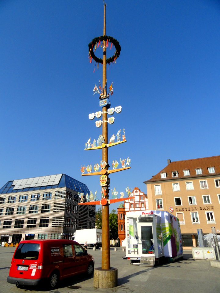 Pole - Market Square in Würzburg - DSC02952