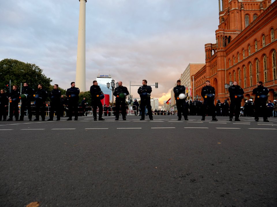 Police at demonstration of Wir für Deutschland 2019-10-03 05