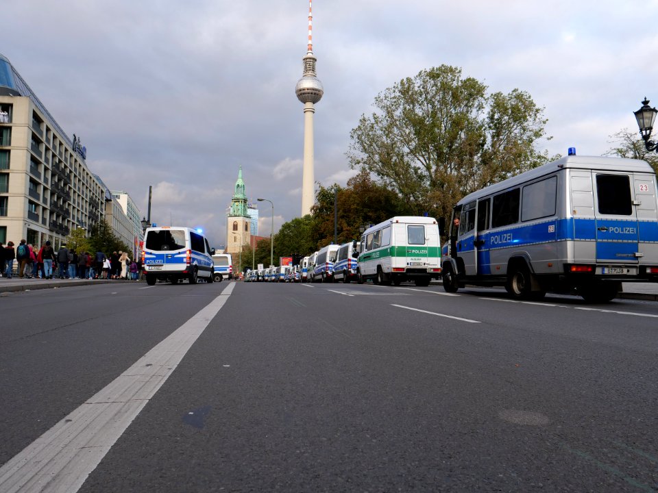 Police at demonstration of Wir für Deutschland 2019-10-03 03