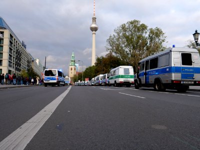 Police at demonstration of Wir für Deutschland 2019-10-03 03