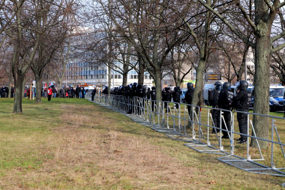 Police at Dresden protest 2020-02-15 23