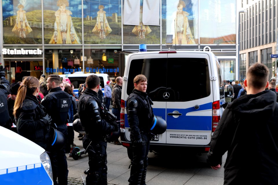 Police at Dresden protest 2020-02-15 35