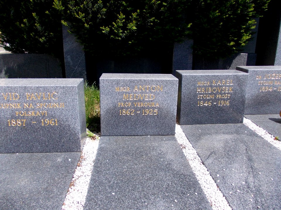 Pobrežje cemetery 04
