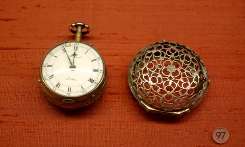 Pocket watch and case by Fleetwood, London - Museu Nacional de Soares dos Reis - Porto, Portugal - DSC00623