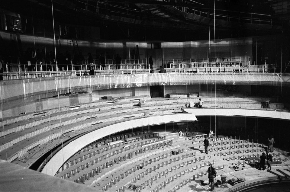 Persrondleiding door in aanbouw zijnde Stopera grote zaal van het muziektheater, Bestanddeelnr 933-5179