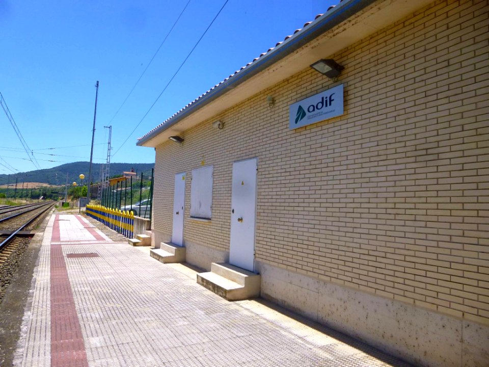 Pobes - Apeadero de Adif 3