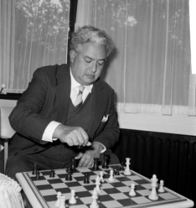 Peter Stuyvesant Schaaktoernooi in Zevenaar. Argentijn C. E. Guimard, Bestanddeelnr 913-0904