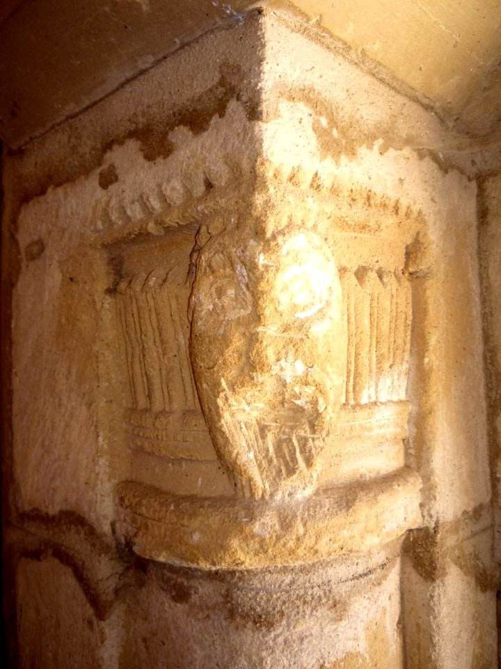 Pobes - Iglesia de la Asunción de Nuestra Señora, portada 3